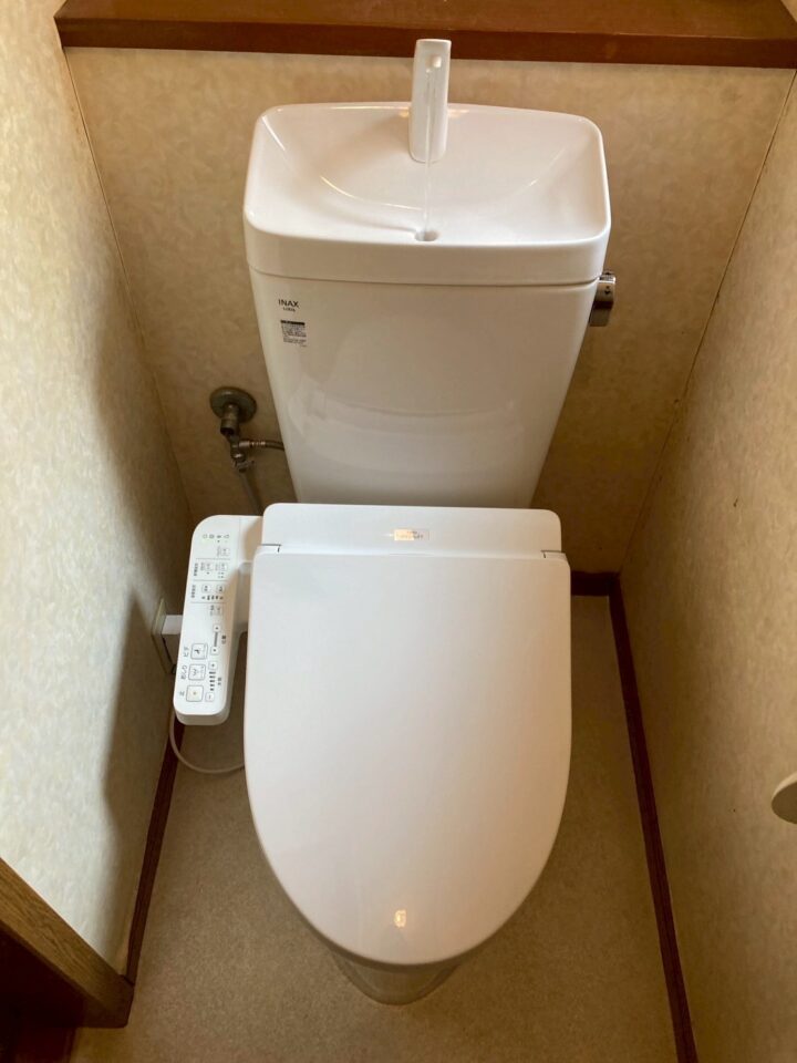 川崎市中原区　トイレの全面リフォームと床CF施工で快適な空間に一新！の画像
